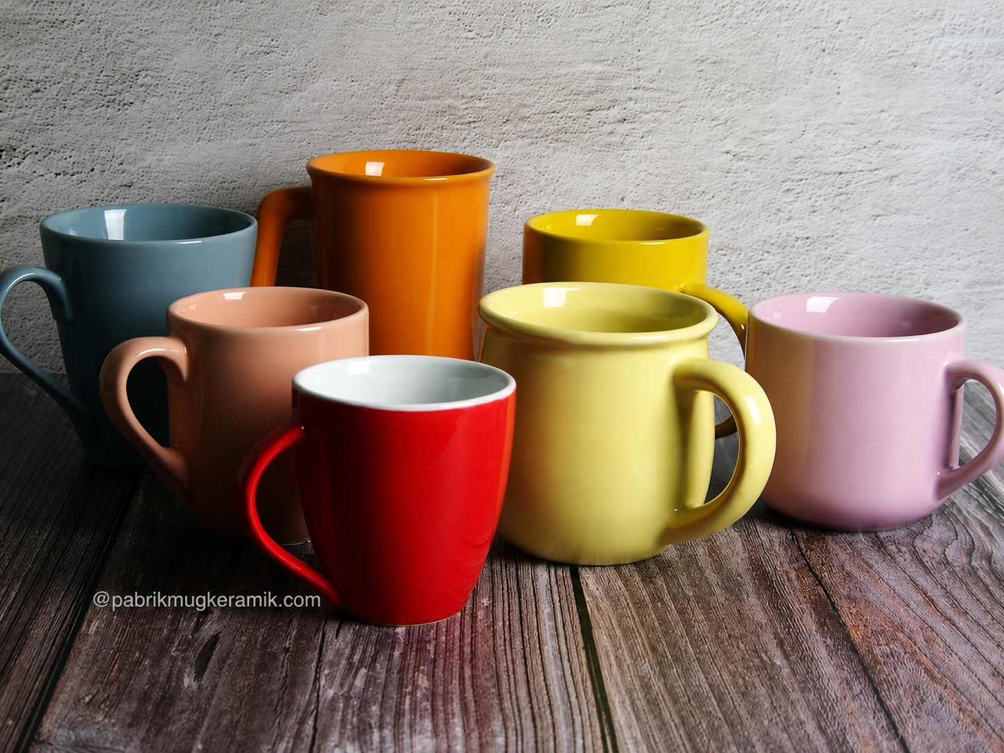 Mug Keramik Custom — souvenir perusahaan dan merchandise promosi KERAMIKANO